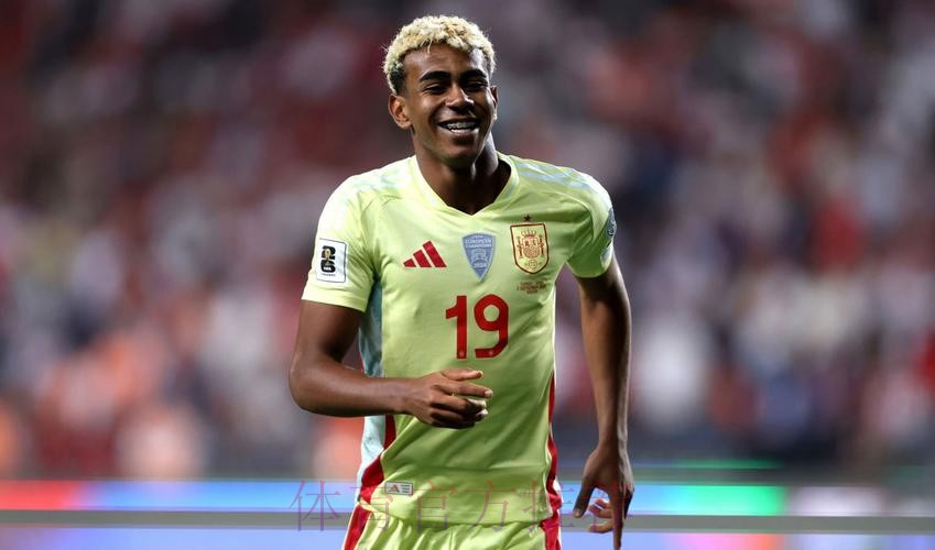 西班牙2-2土耳其晋级世界杯，奥尔莫、奥亚萨瓦尔破门，厄兹詹世界波